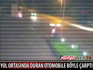 YOL ORTASINDA DURAN ARACA BÖYLE ÇARPTI