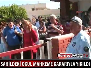 SAHİLDEKİ OKUL YIKILDI