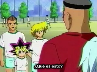 YUGIOH TEMPORADA 0 CAP 25 Un nuevo oponente. ¡El chico lindo ataca!