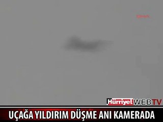 UÇAĞA YILDIRIM ÇARPMA ANI KAMERADA