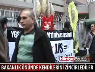 LİSELİLERİN BAKANLIK ÖNÜNDE "ŞİFRE" EYLEMİ