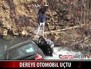 OTOMOBİL DEREYE UÇTU: 2 KİŞİ KAYIP