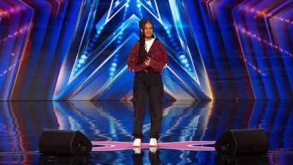 Golden Buzzer_ Sara James Wins Over Simon Cowell With _Lovely_ by Billie Eilish _ AGT 2022