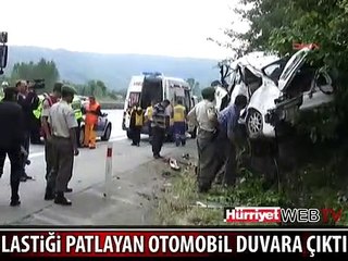 LASTİĞİ PATLAYAN OTOMOBİL DUVARA ÇARPTI