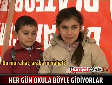 OKULA EŞEK ARABASIYLA GİDİP GELİYORLAR