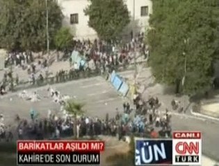 KAHİRE'DE GERİLİM DİNMEK BİLMİYOR