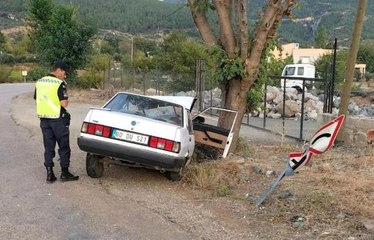 Osmaniye haber... Osmaniye'de ağaca çarpan otomobildeki karı koca yaralandı