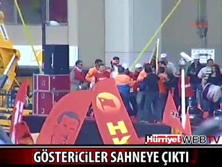 İŞÇİLER KÜRSÜYÜ İŞGAL ETTİ