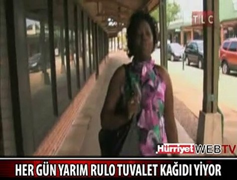 TUVALET KAĞIDI YİYEN KADIN