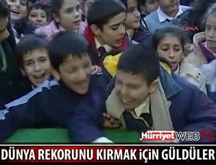 DÜNYA REKORU İÇİN GÜLDÜLER