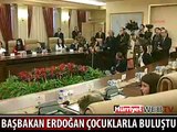 BAŞBAKAN ÇOCUKLARLA BULUŞTU