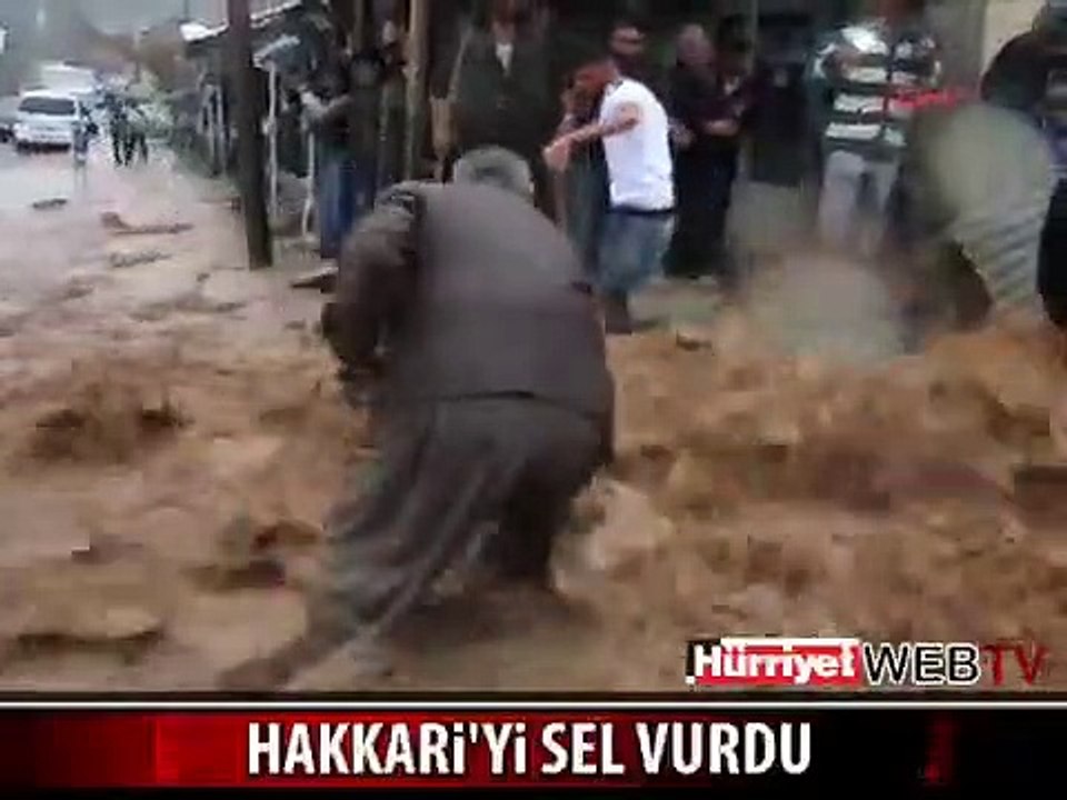HAKKARİ SEL SULARI ALTINDA