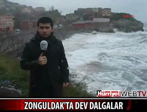10 METREYİ AŞAN DEV DALGALAR OLUŞTU