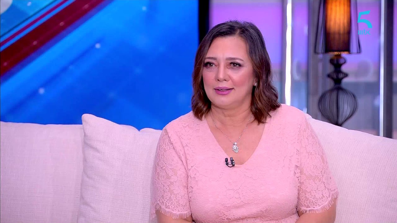 عزة بهاء متأثرة : وفاة امي اثر على شغلي.. بعد ما راحت بقيت اشتغل أدوار مش حلوة .. (اعرف اسم والدتها الفنانة الراحلة)
