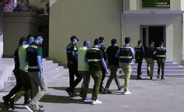 Mersin merkezli 3 ilde 'Kolay kredi çetesine operasyon: 12 gözaltı