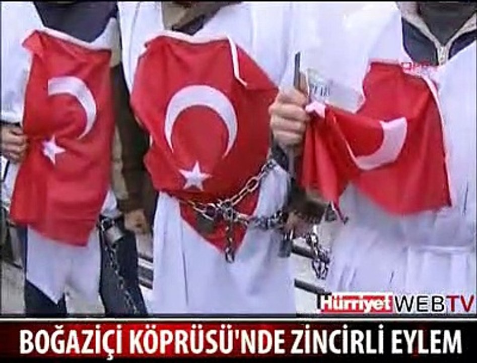 KÖPRÜDE ZİNCİRLİ EYLEM