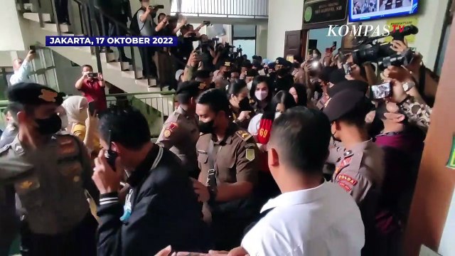 Momen Putri Candrawathi Dengar Surat Dakwaan di Sidang Pembunuhan Yosua oleh Sambo Cs