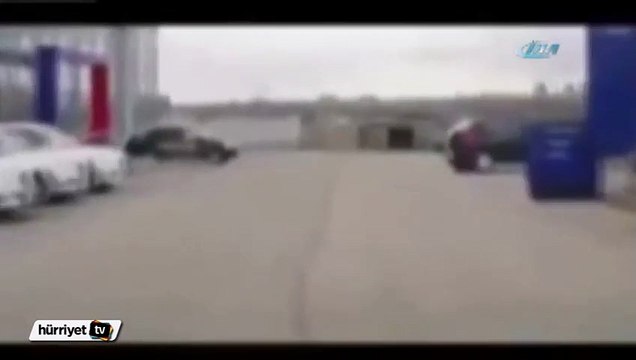 Kadın sürücü araç park etmeye kalkarsa