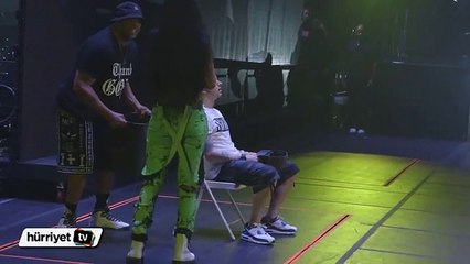 Eminem ve Rihanna sahneden ALS hastalarına destek verdi