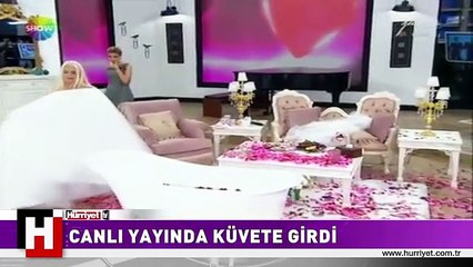 CANLI YAYINDA KÜVETE GİRDİ