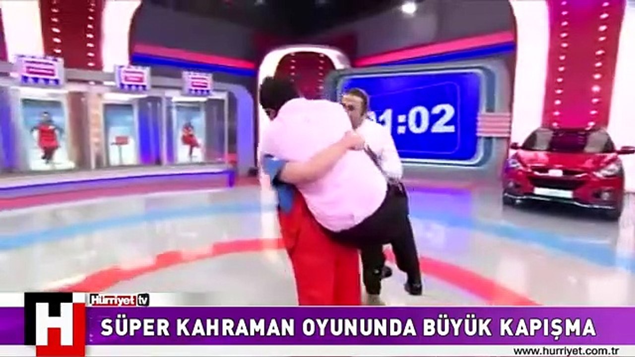 SÜPER KAHRAMAN OYUNUNDA BÜYÜK KAPIŞMA