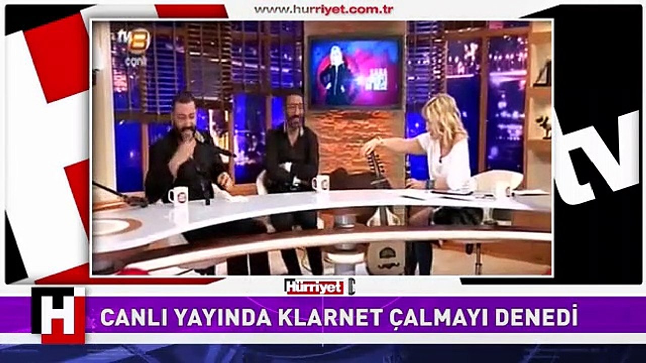 SABA TÜMER CANLI YAYINDA KLARNET ÇALMAYI DENERSE