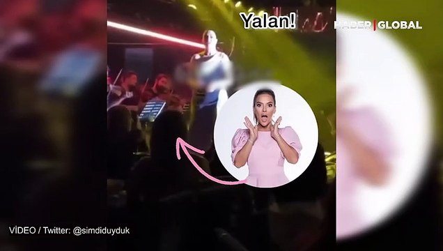 Ebru Gündeş, Demet Akalın'ın 'Evlilik var mı' sorusuna yüzüğünü göstererek yanıt verdi