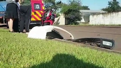 Motociclista sofre cortes contusos após colisão contra um caminhão no Bairro Country