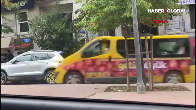 Yer: Beyoğlu.. Çevredekiler tarafından cep telefonu kamerasıyla kaydedildi