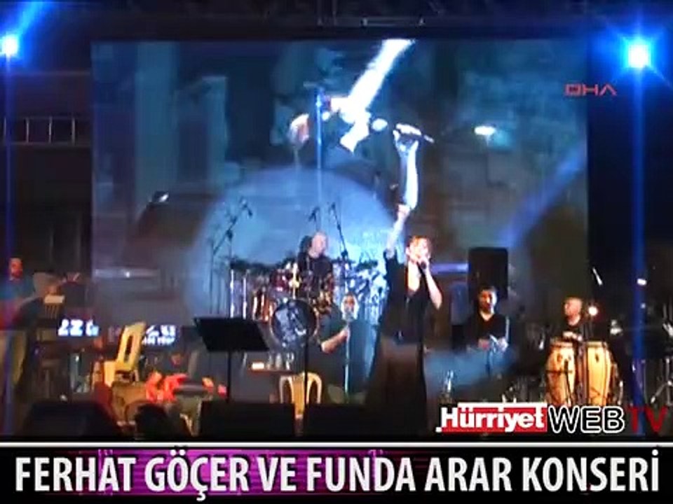 FERHAT GÖÇER VE FUNDA ARAR SİVAS'TA SAHNE ALDI