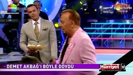 SEYFİ DURSUNOĞLU DEMET AKBAĞ'I BÖYLE DÖVDÜ