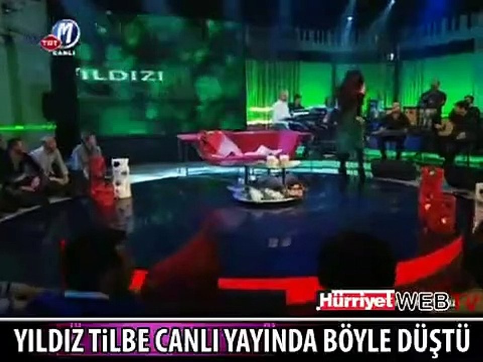 YILDIZ TİLBE CANLI YAYINDA BÖYLE DÜŞTÜ