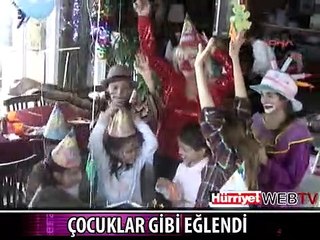 EMEL SAYIN ÇOCUKLAR GİBİ EĞLENDİ
