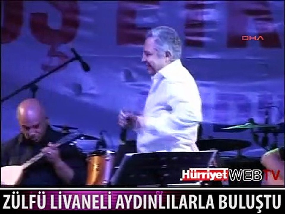 ZÜLFÜ LİVANELİ AYDINLILARI COŞTURDU