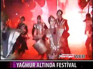 FESTİVAL YAĞMUR ALTINDA SONA ERDİ