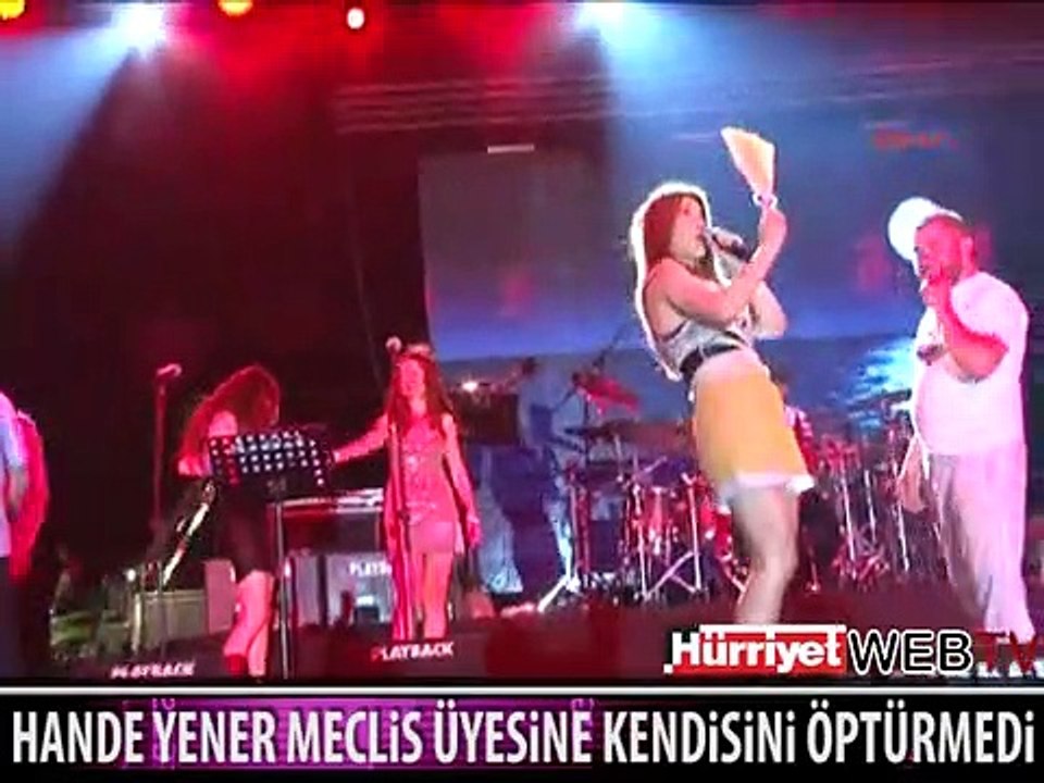 HANDE YENER MECLİS ÜYESİNE KENDİNİ ÖPTÜRMEDİ