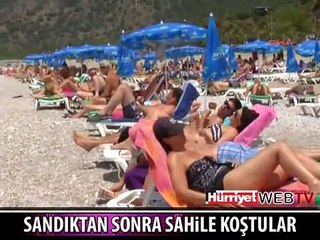 SANDIKTAN SONRA SAHİLE KOŞTULAR