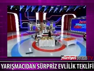 YARIŞMACIDAN SÜRPRİZ EVLİLİK TEKLİFİ