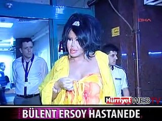 DİVANIN AYAĞINA SAHNEDE CAM BATTI ACİL SERVİSE KALDIRILDI