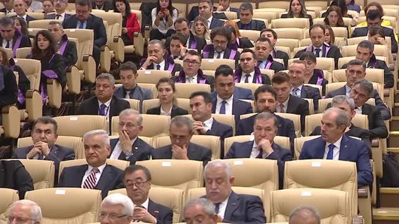 (TEKRAR) ANKARA - Anayasa Mahkemesi yeni üyesi Muhterem İnce yemin etti