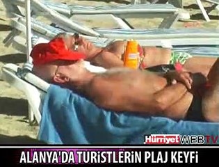 TURİSTLER PLAJLARA AKIN ETTİ