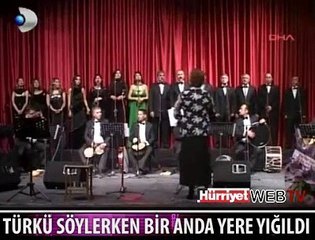 TÜRKÜ SÖYLERKEN BAYILDI