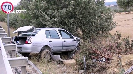 Bariyere ve ağaca çarpan otomobilin sürücüsü yaralandı