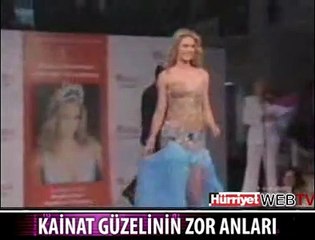 PODYUMDA ETEĞİ DÜŞTÜ