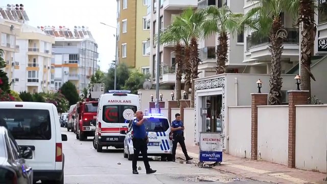 Annesini balkonda rehin alan doktor dehşeti yaşattı! Özel harekat seferber oldu
