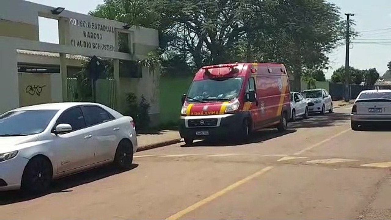 Adolescente sofre luxação no joelho enquanto jogava bola no Bairro Periolo
