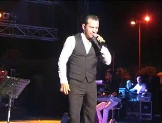 FERHAT GÖÇER'E ALKIŞ YAĞMURU