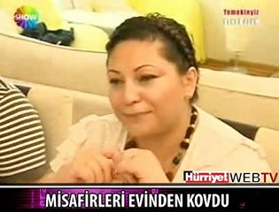 MİSAFİRLERİNİ EVDEN KOVDU