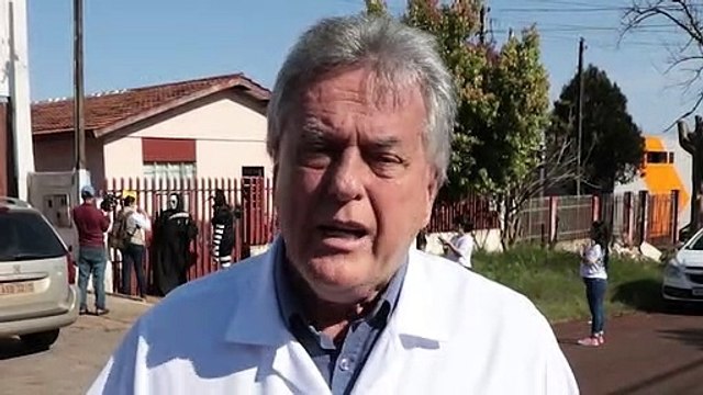 Agente de Endemias realizam vistorias no Jardim Periolo em combate à dengue