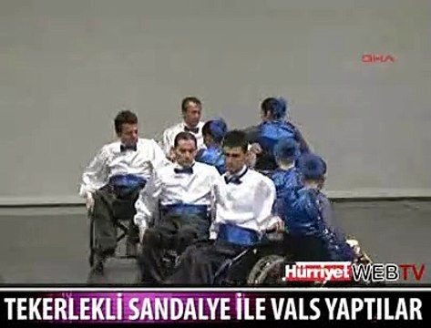TEKERLEKLİ SANDALYE İLE VALS YAPTILAR